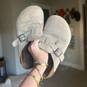 Birkenstock clogs !